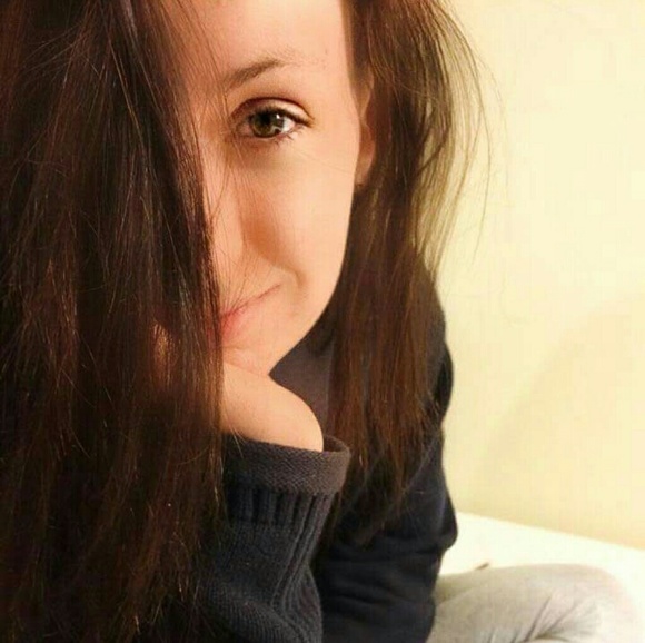 Meet your Posher, Sarah - Picture 2 of 2